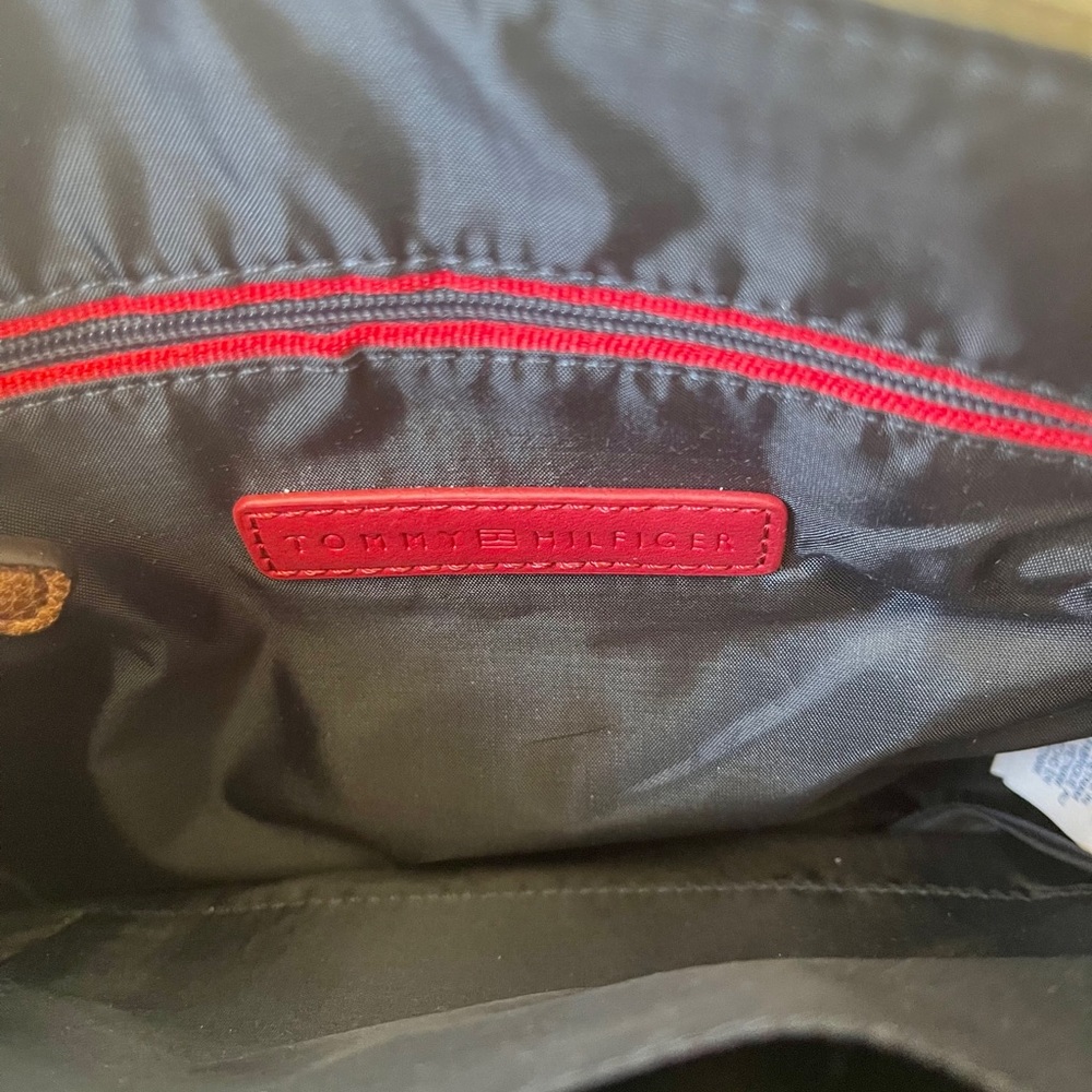 Tommy Hilfiger Crossbody Purse (New with Tags) - Picture 7 of 7